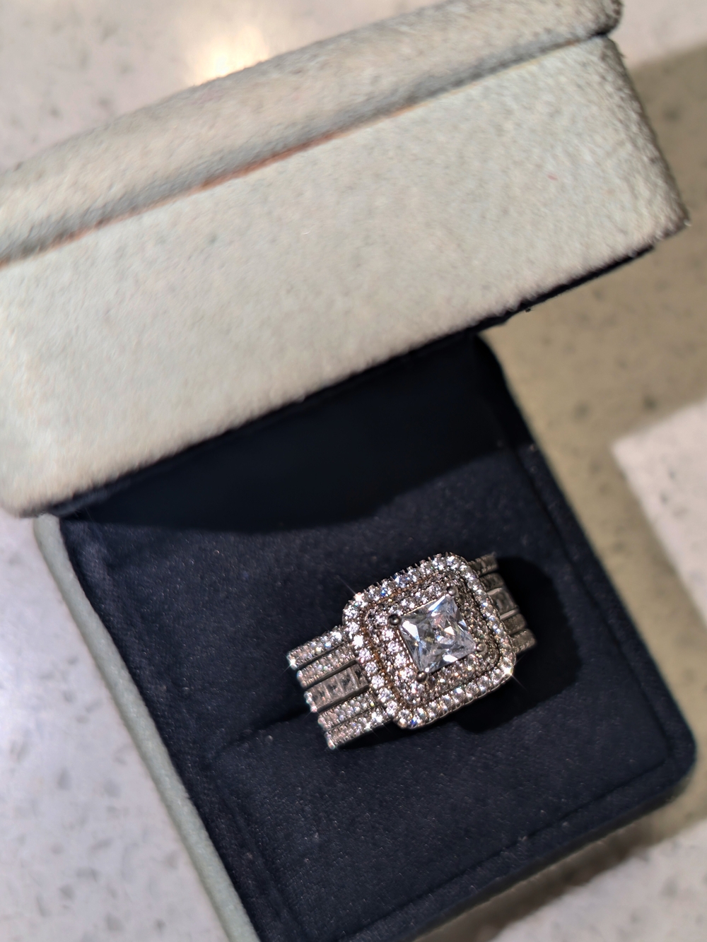 Jeulia 925 Sterling Silver Princess Cut Triple Halo Bridal Ring Set
